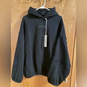 FEAR OF GOD ESSENTIALS
ESSENTIALS HOODIE - BLACK
